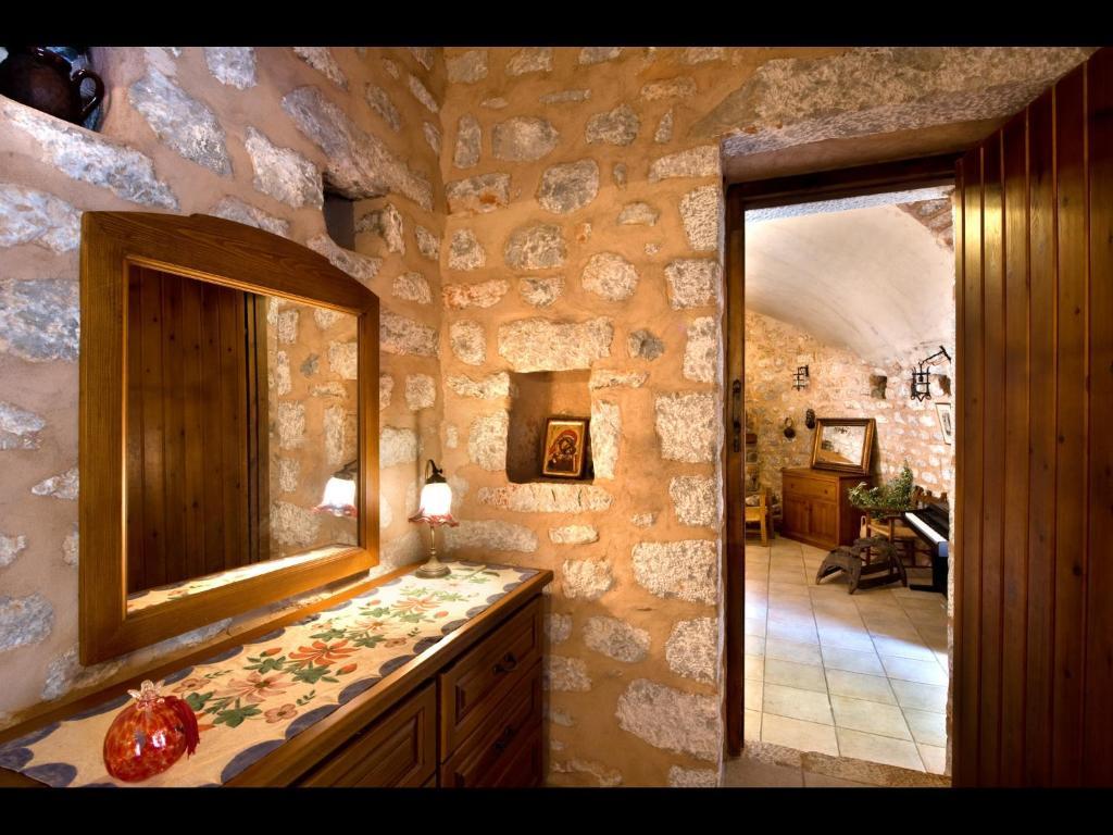 Arapakis Historic Castle Aparthotel Pyrgos Dirou Room photo