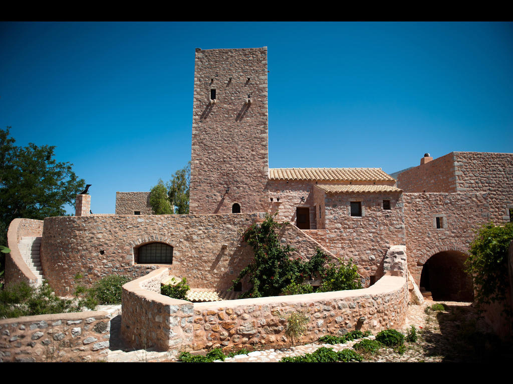 Arapakis Historic Castle Aparthotel Pyrgos Dirou Exterior photo