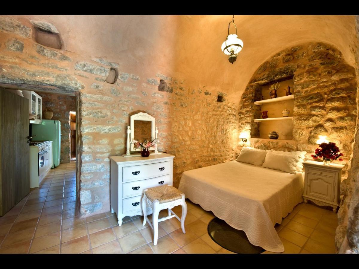 Arapakis Historic Castle Aparthotel Pyrgos Dirou Room photo